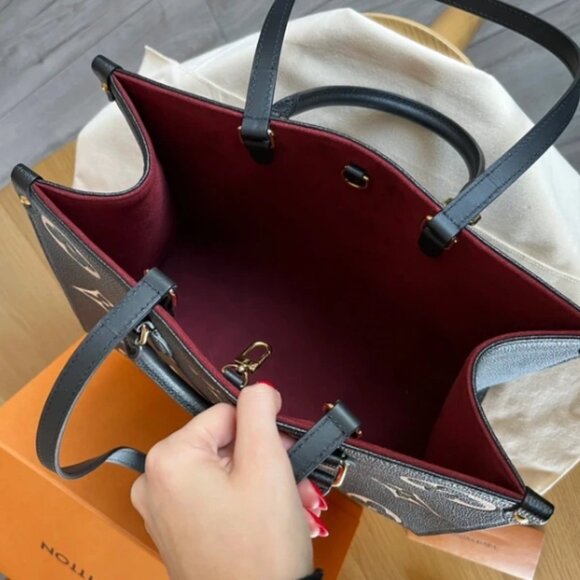 Louis Vuitton Black and White ONTHEGO MM Bag - Picture 3 of 6